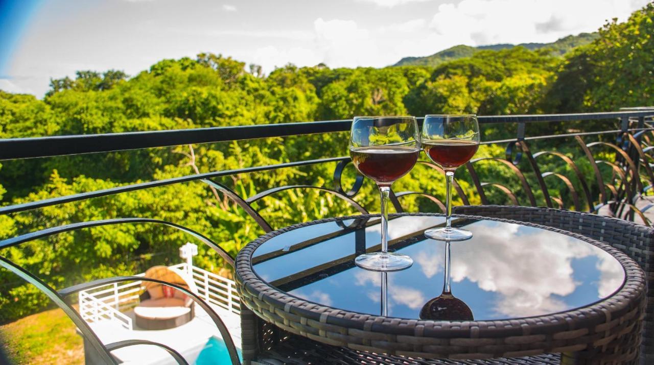 Runaway To Tranquility, Overlooking The Bay Runaway Bay Extérieur photo