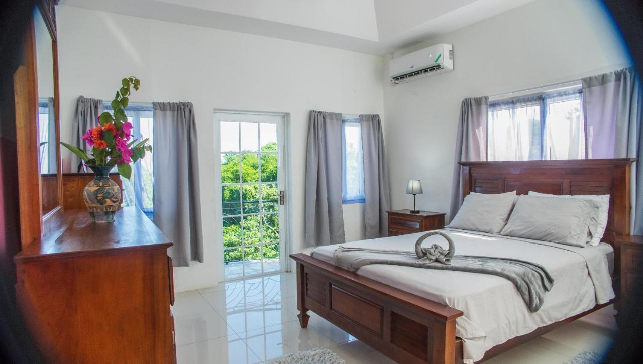 Runaway To Tranquility, Overlooking The Bay Runaway Bay Extérieur photo