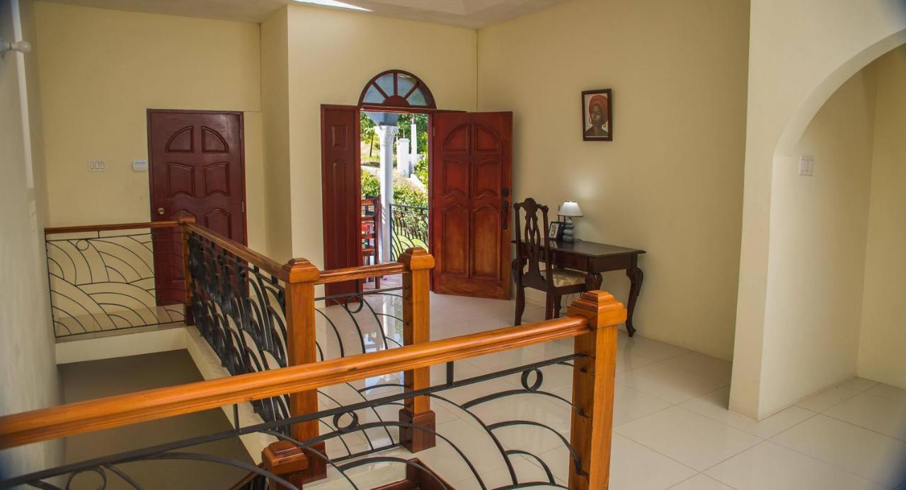 Runaway To Tranquility, Overlooking The Bay Runaway Bay Extérieur photo