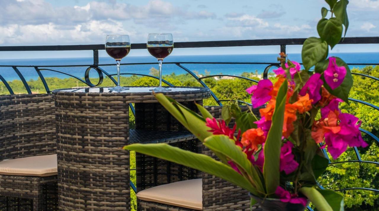 Runaway To Tranquility, Overlooking The Bay Runaway Bay Extérieur photo