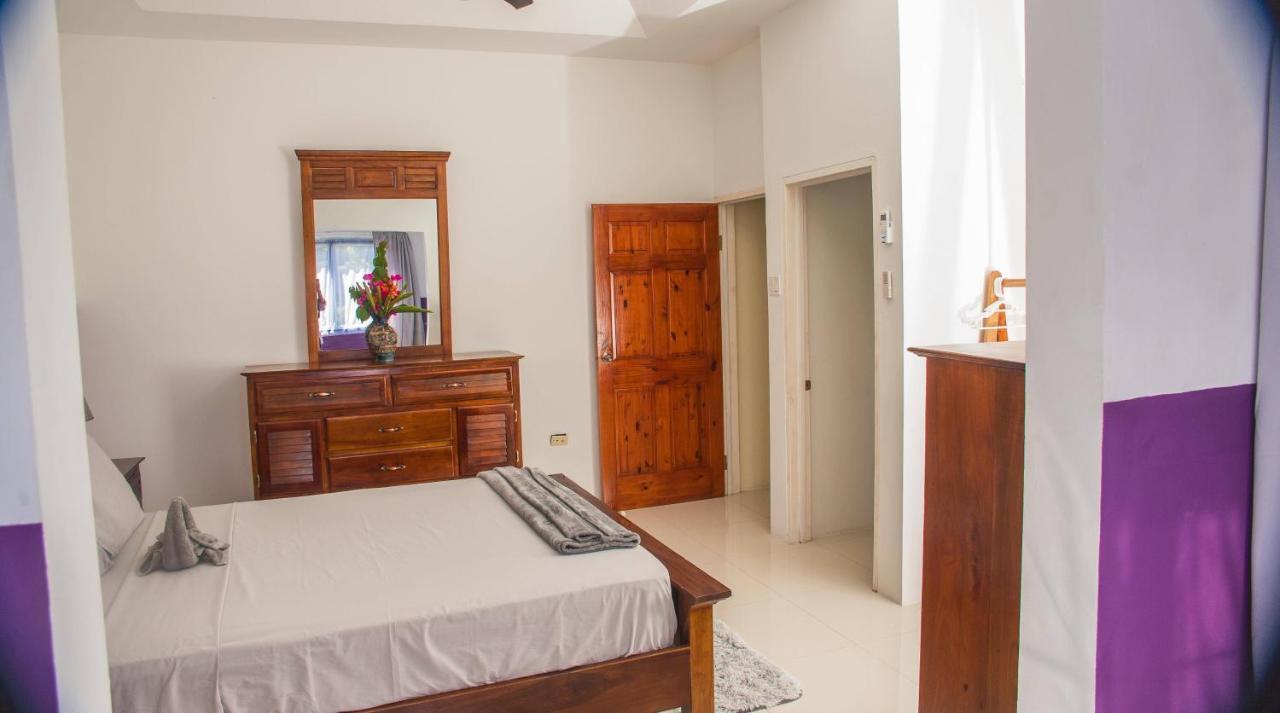 Runaway To Tranquility, Overlooking The Bay Runaway Bay Extérieur photo