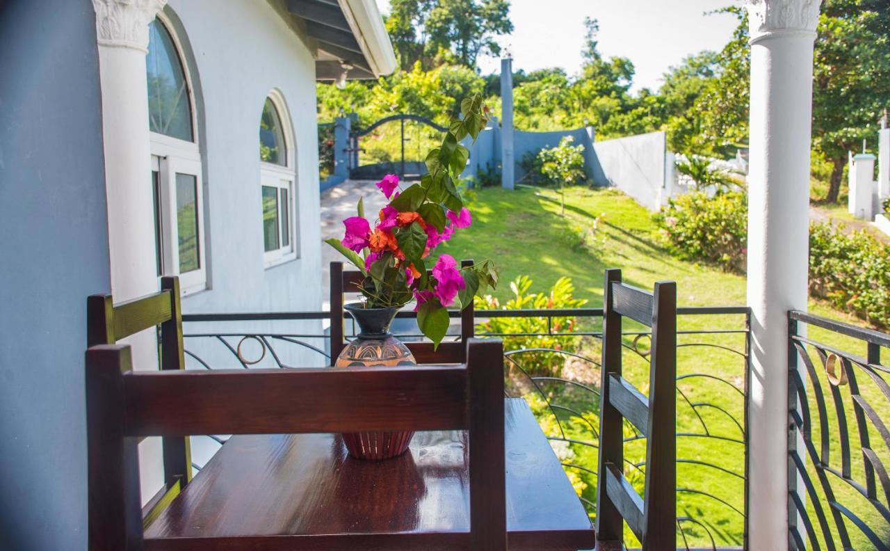 Runaway To Tranquility, Overlooking The Bay Runaway Bay Extérieur photo